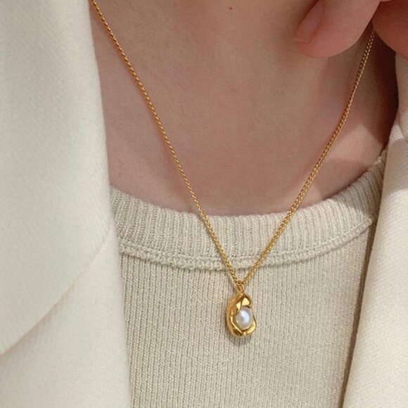 Baroque Pearl Pendant Necklace – 18K Gold Filled - Picture 2 of 4